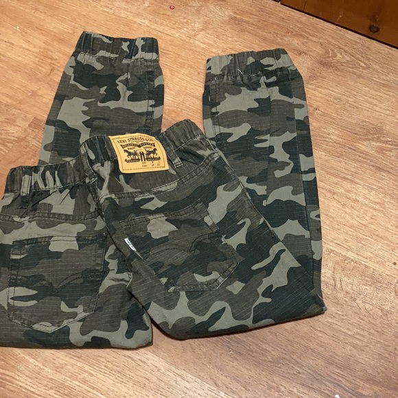 NWOT Levi Jogger pants/jeans - Picture 2 of 4